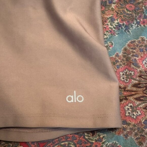 ALO YOGA 5" Airlift Energy Short - Picture 2 of 4